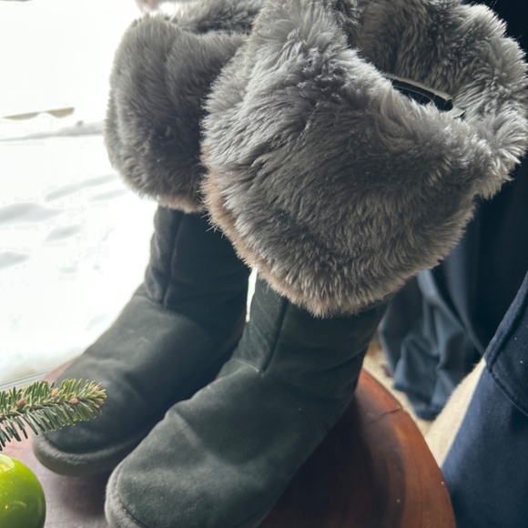 Pajar boots, Tommy Hilfiger boots ,UGG boots - Picture 10 of 11